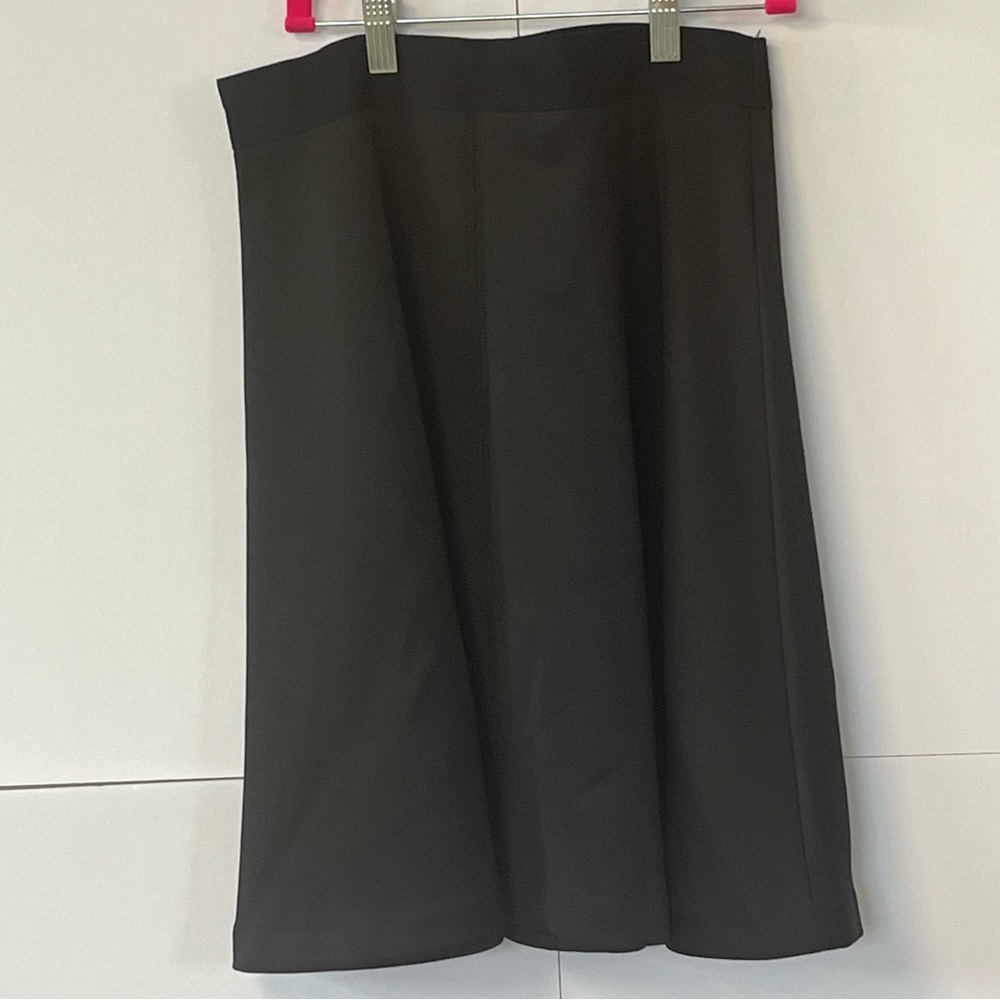 Women’s Worthington Petite Black Skirt Stretchy Waistband. Size PM Petite Medium